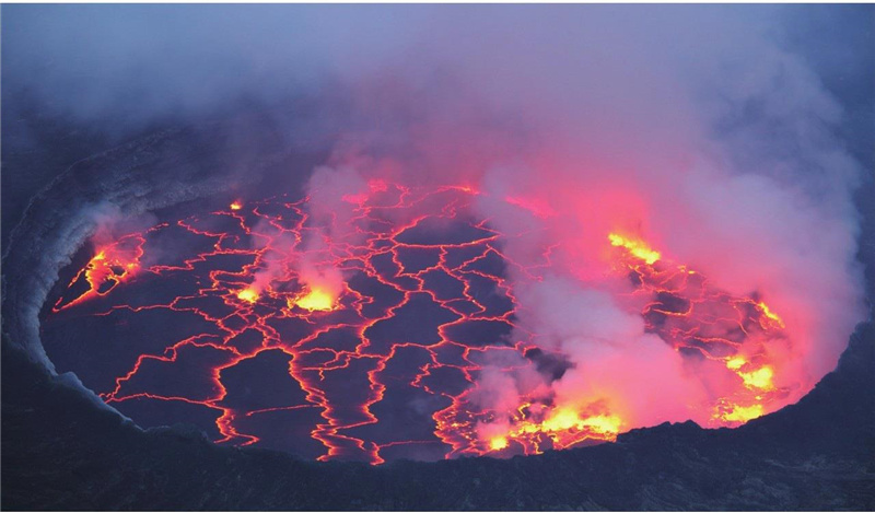 最大的熔岩湖-尼拉贡戈火山坑